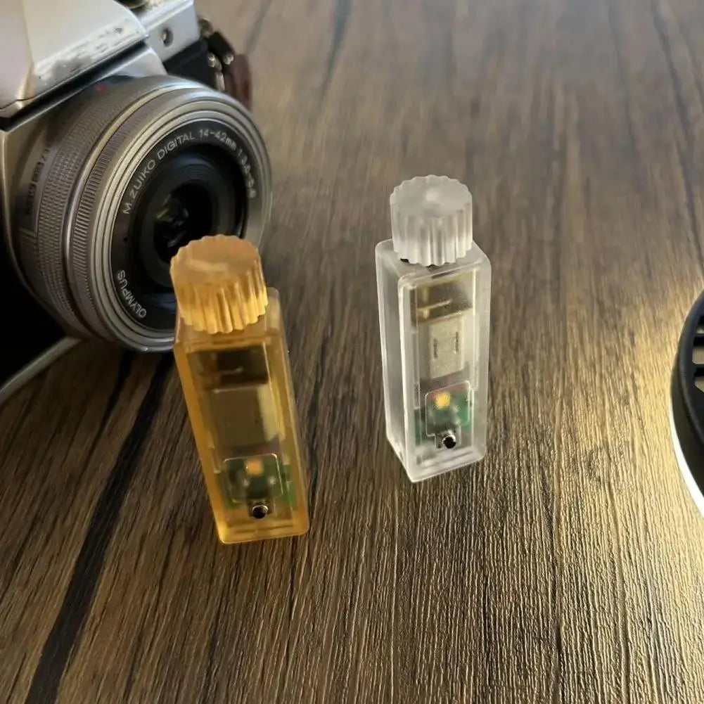 Mini Linterna de Emergencia a Manivela Impermeable