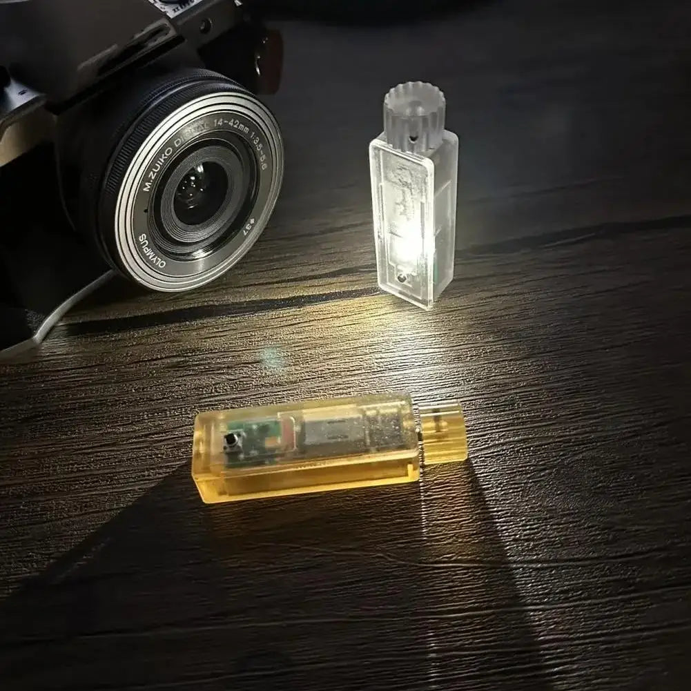 Mini Linterna de Emergencia a Manivela Impermeable